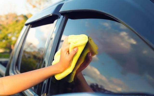 How to Clean Tinted Car Windows